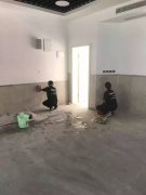 一般会找家政公司或者扫除阿姨来工作